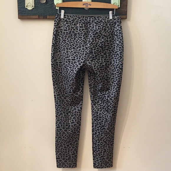 2/$18 Lilly Morgan Leopard Print Pants Size Medium - Picture 6 of 14